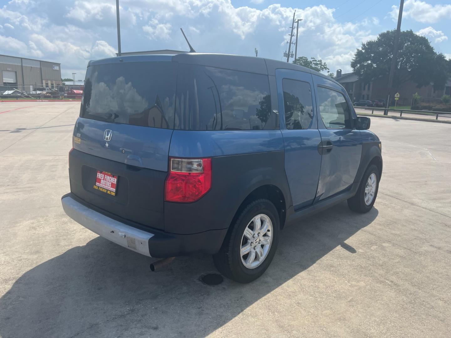 2006 blue /gray Honda Element LX 2WD AT (5J6YH18336L) with an 2.4L L4 DOHC 16V engine, 4-Speed Automatic Overdrive transmission, located at 14700 Tomball Parkway 249, Houston, TX, 77086, (281) 444-2200, 29.928619, -95.504074 - Photo#6